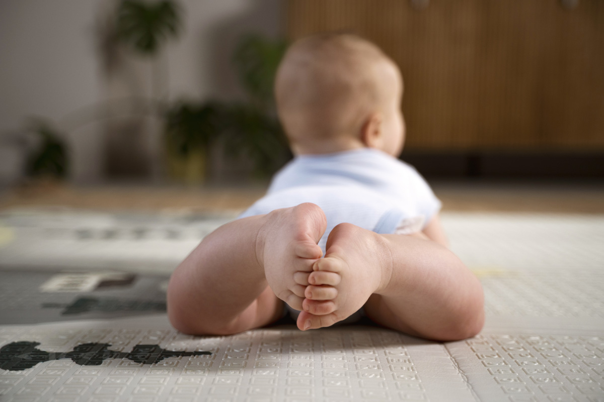 Tummy Time neonato - bambino a pancia in giu