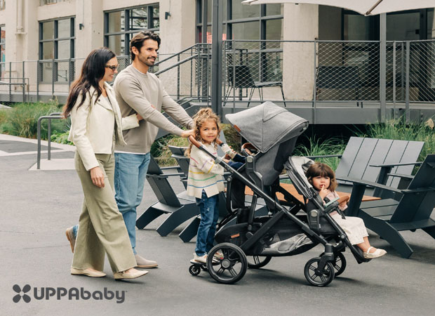 Uppababy Vista V3 - Configurazione fratellare del passeggino con agganciata anche la pedana per trasportare un terzo bambino