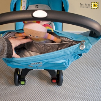Simple Parenting Doona Infant Car Seat - Accessorio opzionale - Borsa Essentials Bag - Particolare della borsa aperta