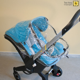 Simple Parenting Doona Infant Car Seat - Accessorio opzionale - Parapioggia - Vista con parapioggia applicato