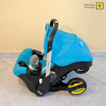 Simple Parenting Doona Infant Car Seat - Vista diagonale della versione seggiolino auto